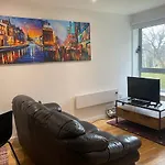 Entire Studio In Picturesque City Islands - Short Walk From Leeds Centre