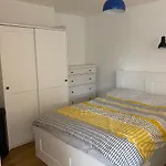 Entire Studio In Picturesque City Islands - Short Walk From Leeds Centre