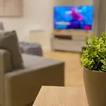 Chic Leeds City Apartment, Free Parking, Balcony