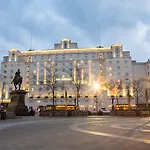 The Queens Hotel