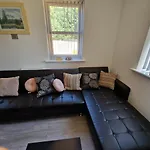 7 Burnby Close,Leeds,Ls14 1Ga