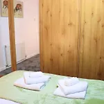 Unique 3 Bedroom House Free Wifi & Parking