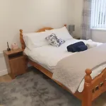 Modern 1 Bed Apartment 10 Mins To Leeds City Cent