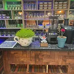 White Rose Hotel And Restaurant