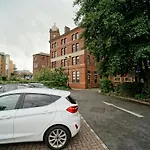 Spacious 2 Bedroom City Centre Apartment