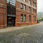 Spacious 2 Bedroom City Centre Apartment