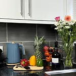 Modern 5-Bed Home Near Leeds City Centre