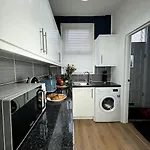 Modern 5-Bed Home Near Leeds City Centre