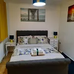 Lovely 2-Bed House In The Heart Of Woodhouse Leeds