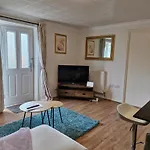 Lovely 2-Bed House In The Heart Of Woodhouse Leeds