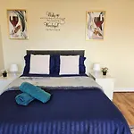 Homely Double Bed, Tv, Wi-Fi And Garden