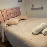 Central Leeds Townhouse With Private Roof Garden Sleeps 4
