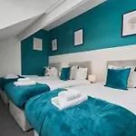 Large House Close To Leeds - Ideal For Groups