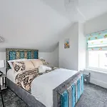 -16Pt- For Your Relaxed & Cosy Stay & Free Parking