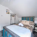 -16Pt- For Your Relaxed & Cosy Stay & Free Parking
