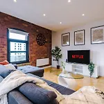 2 King Size Beds In Manhattan Styled Oversize Apartment