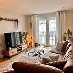 2 Bed, 2 Bath Apartment In Roundhay