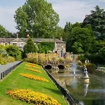 2 Bed, 2 Bath Apartment In Roundhay