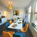 Home In Woodhouse, Leeds,Free 4 Car Parking,Free Wifi