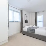 Superb 2 Bed With 2 En-Suite - Leeds City Centre With Underground Parking