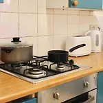Stunning Guest House Free Wifi &Parking