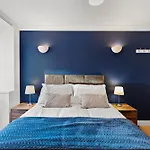 Apt 9, Plaza Suite