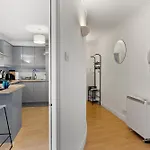 Apt 9, Plaza Suite
