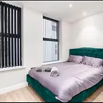 The Executive Retreat 3Bed2Bath 55Inch Tv Central Leeds