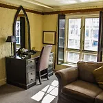 42 The Calls Hotel
