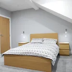 1 Bed Apt Close To Leeds Arena Sleeps Up To 4 People F5