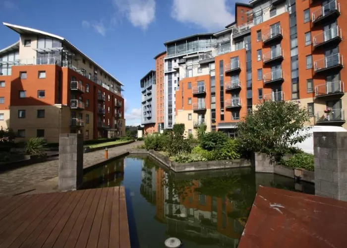 Entire Studio In Picturesque City Islands - Short Walk From Leeds Centre