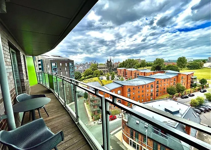 Chic Leeds City Apartment, Free Parking, Balcony