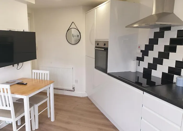 Modern 1 Bed Apartment 10 Mins To Leeds City Cent