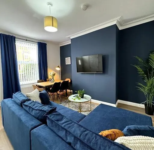 Modern 5-Bed Home Near Leeds City Centre