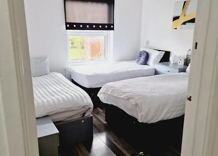 2 Bedroom Cozy Chambers With Free Parking