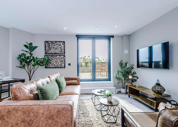 Leeds City Centre 2 Bed Apartment - Large Roof Terrace