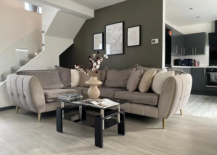 Stunning Modern 3Br House, Free Parking & Garden