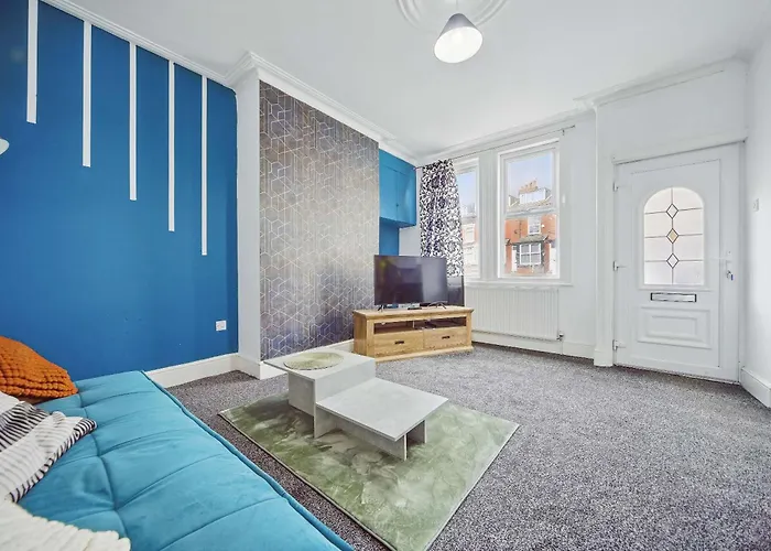Spacious 3-Bedroom Home In Leeds
