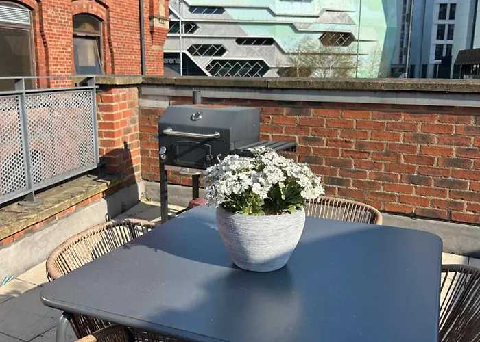 Central Leeds Townhouse With Private Roof Garden Sleeps 4
