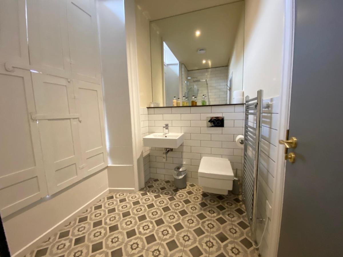Apartment The Deakin At Claremont Serviced
