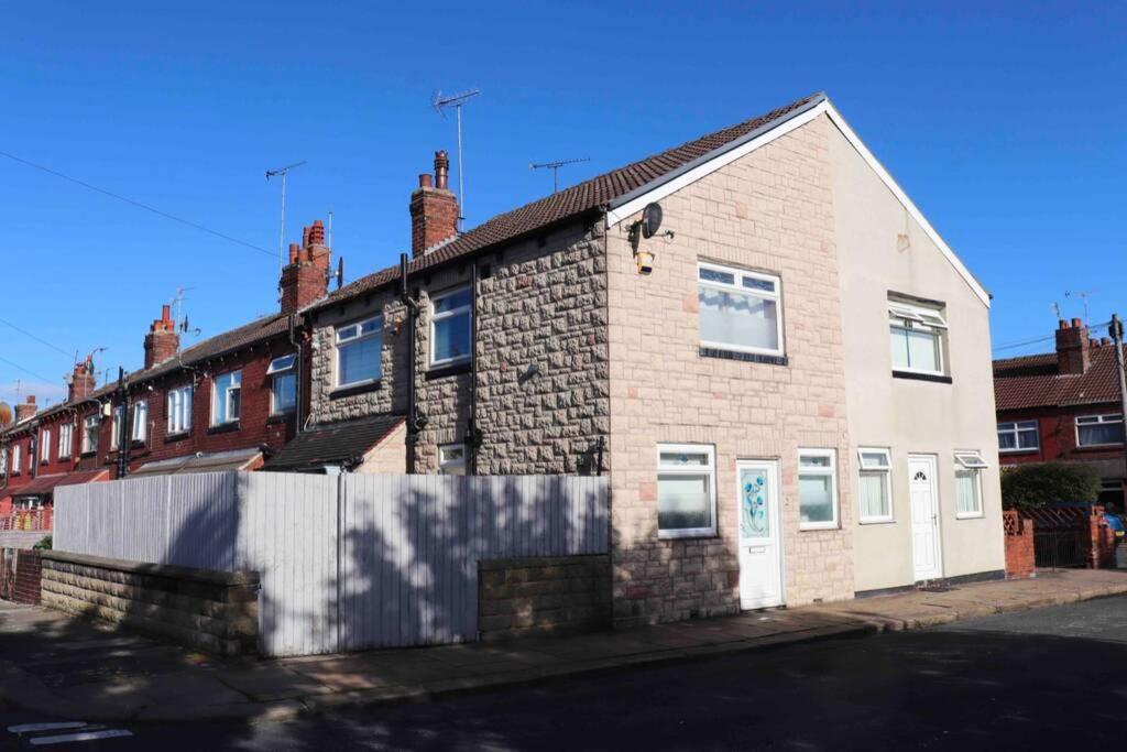 Holiday home Cheerful 2 Bedroom Residential - Free Parking Leeds (West Yorkshire)