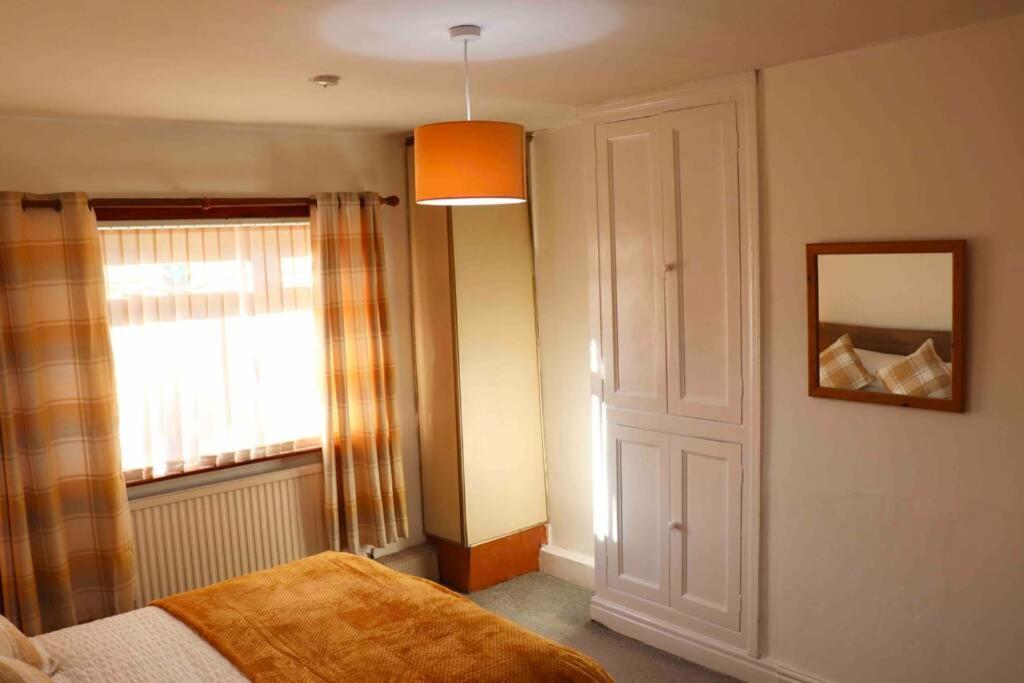 Cheerful 2 Bedroom Residential - Free Parking Leeds (West Yorkshire)