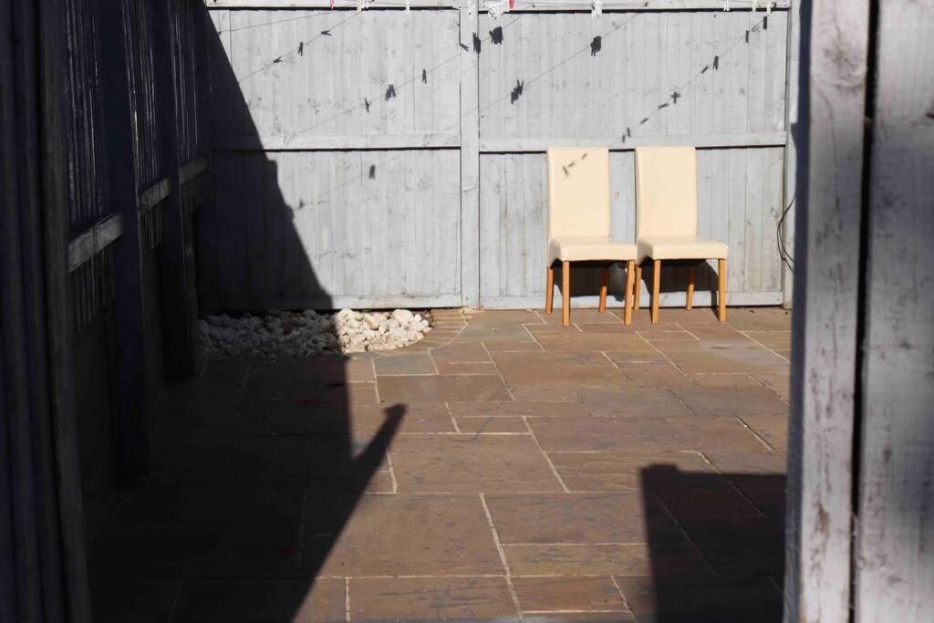 Holiday home Cheerful 2 Bedroom Residential - Free Parking *