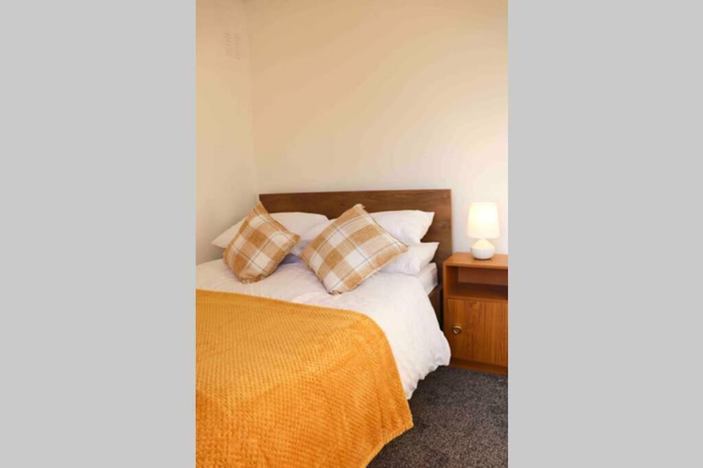 Cheerful 2 Bedroom Residential - Free Parking * Leeds (West Yorkshire)