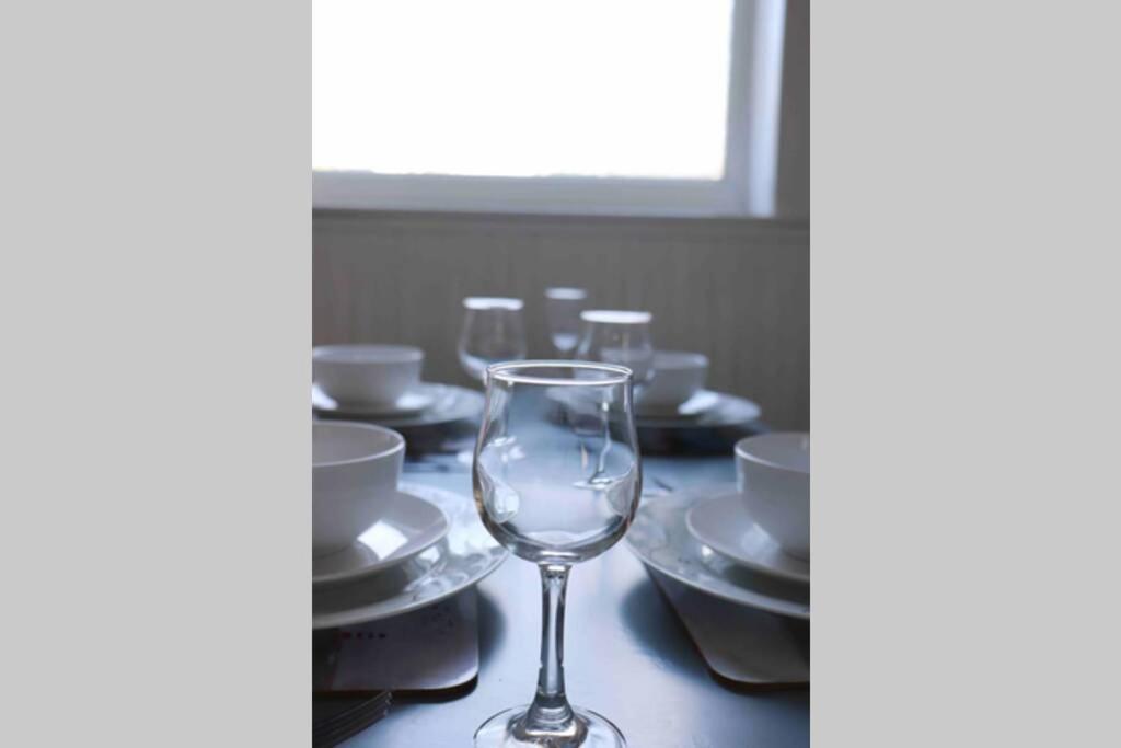 Cheerful 2 Bedroom Residential - Free Parking