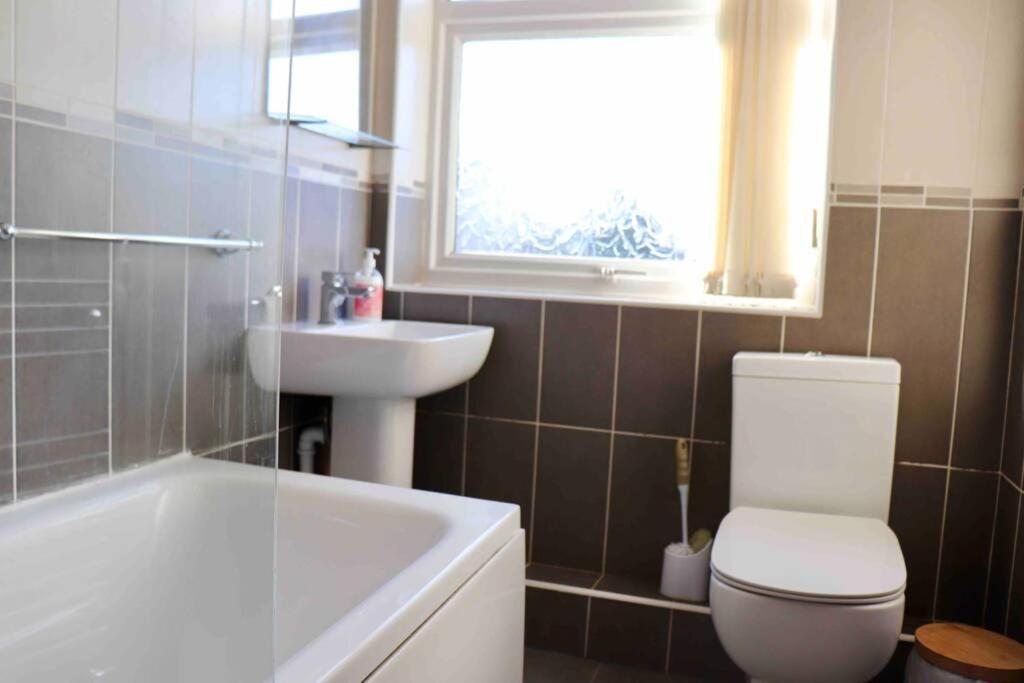Cheerful 2 Bedroom Residential - Free Parking Holiday home