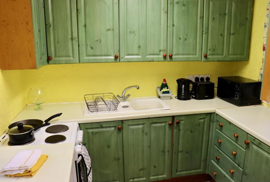 Exquisite Folk Victorian One-bed House: *
