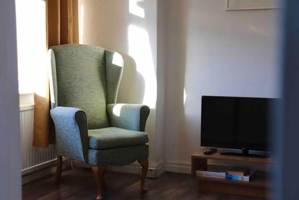 Holiday home Cheerful 2 Bedroom Residential - Free Parking Leeds (West Yorkshire)