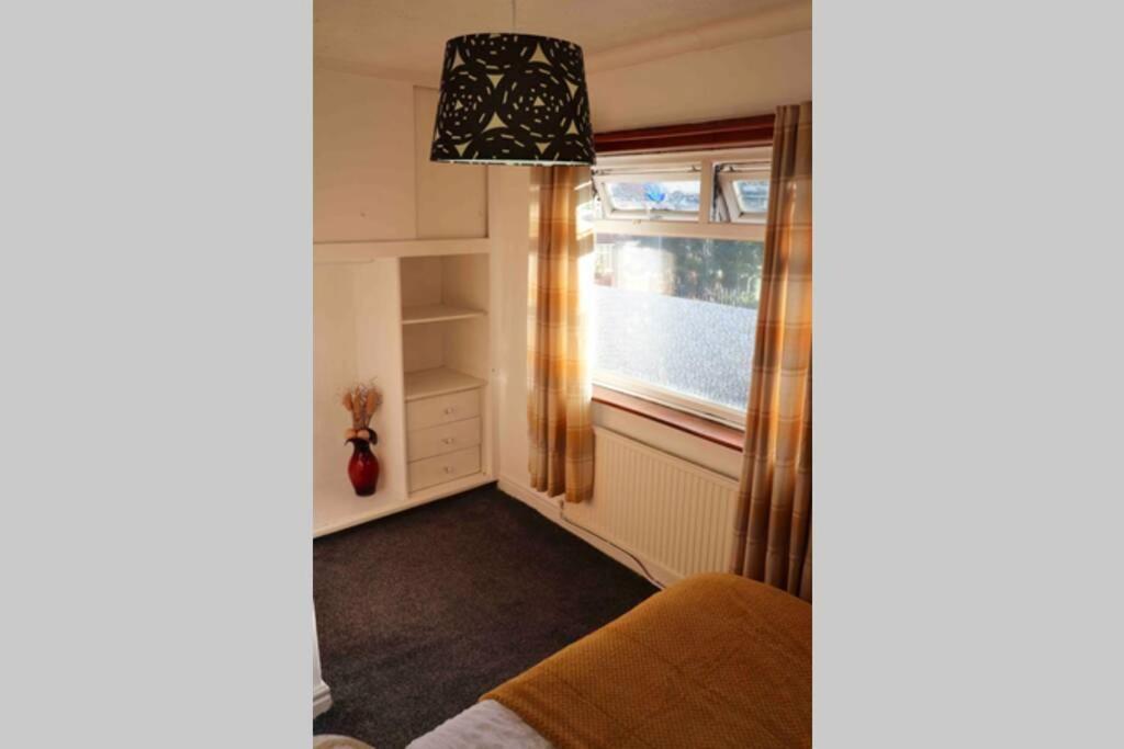 Cheerful 2 Bedroom Residential - Free Parking Holiday home