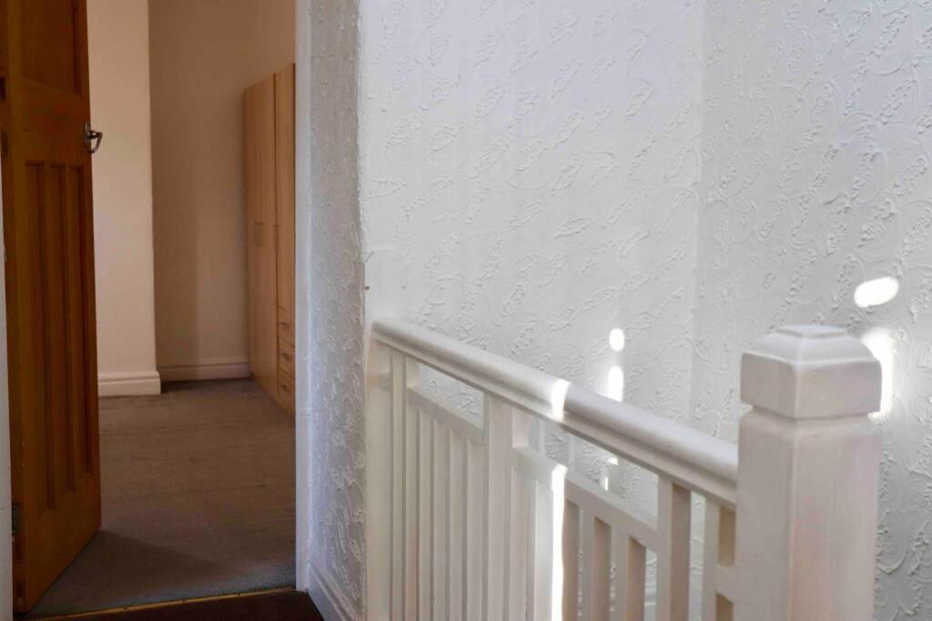 Cheerful 2 Bedroom Residential - Free Parking Holiday home Leeds (West Yorkshire)